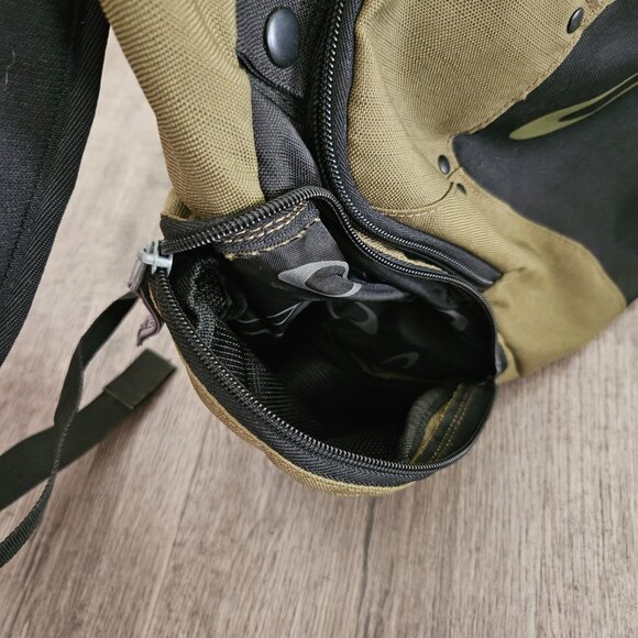 Oakley Icon 2.0 Tactical Field Gear Backpack – Olive Green Black – Unisex - Picture 12 of 13